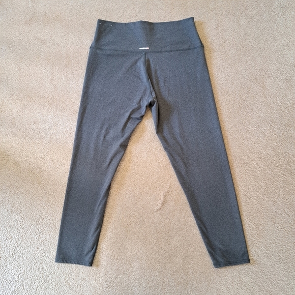 Aerie Grey Leggings Size Large Cropped Capri Chill Play Move American Eagle - Picture 6 of 8